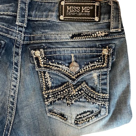 Miss Me Distressed Ripped Boot Cut Jeans Size 28 - Picture 6 of 9